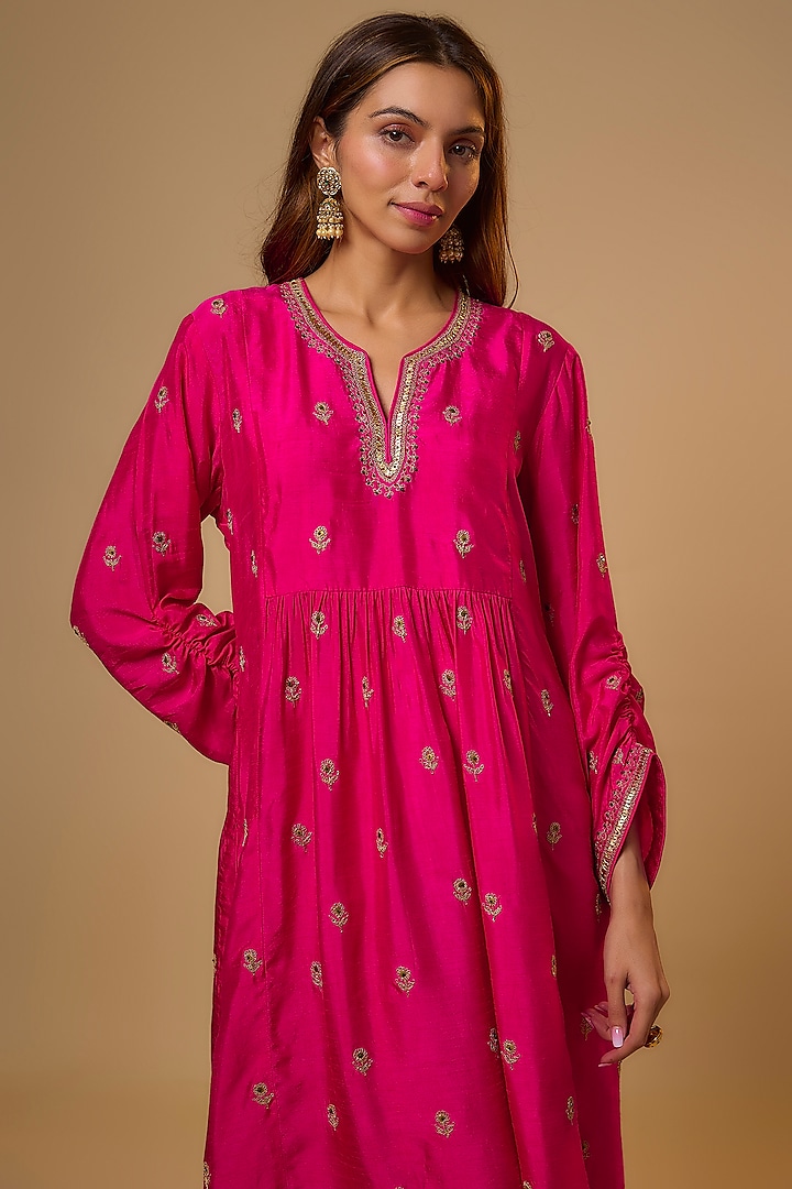 Pink Silk Sequins Embroidered Kurta Set by Niti Bothra at Pernia's Pop Up Shop