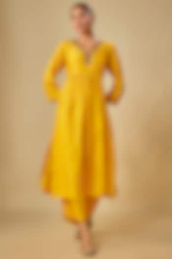 Yellow Silk Zardosi Hand Embroidered Kurta Set by Niti Bothra at Pernia's Pop Up Shop