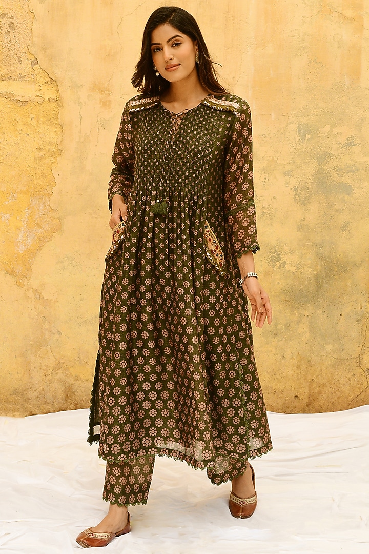 Green Pure Handwoven Banarasi Printed & Embroidered Kurta Set by Niti Bothra at Pernia's Pop Up Shop