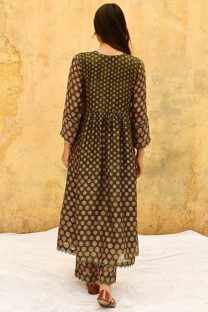 Green Pure Handwoven Banarasi Printed & Embroidered Kurta Set by Niti Bothra at Pernia's Pop Up Shop