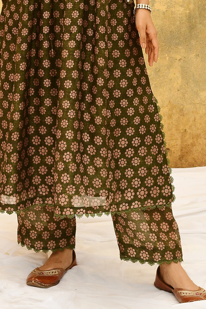 Green Pure Handwoven Banarasi Printed & Embroidered Kurta Set by Niti Bothra at Pernia's Pop Up Shop