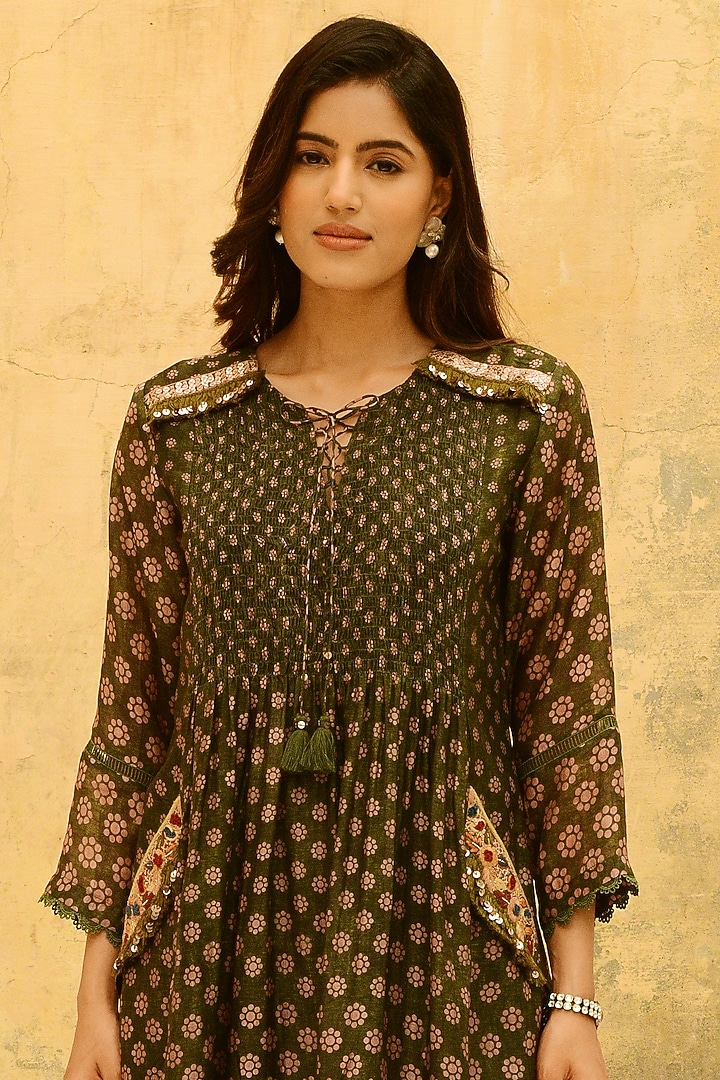 Green Pure Handwoven Banarasi Printed & Embroidered Kurta Set by Niti Bothra at Pernia's Pop Up Shop