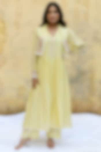 Lemon Yellow Pure Handwoven Banarasi & Bemberg Embroidered Kurta Set by Niti Bothra at Pernia's Pop Up Shop