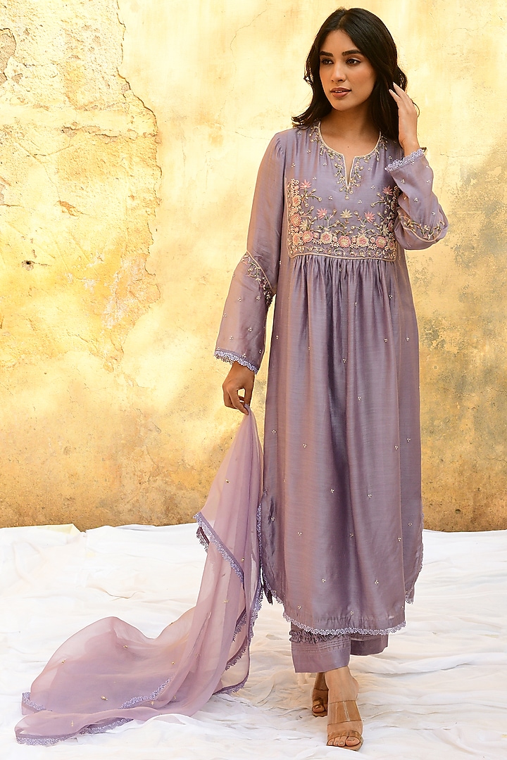 Lilac Pure Handwoven Banarasi & Bemberg Embroidered Kurta Set by Niti Bothra at Pernia's Pop Up Shop