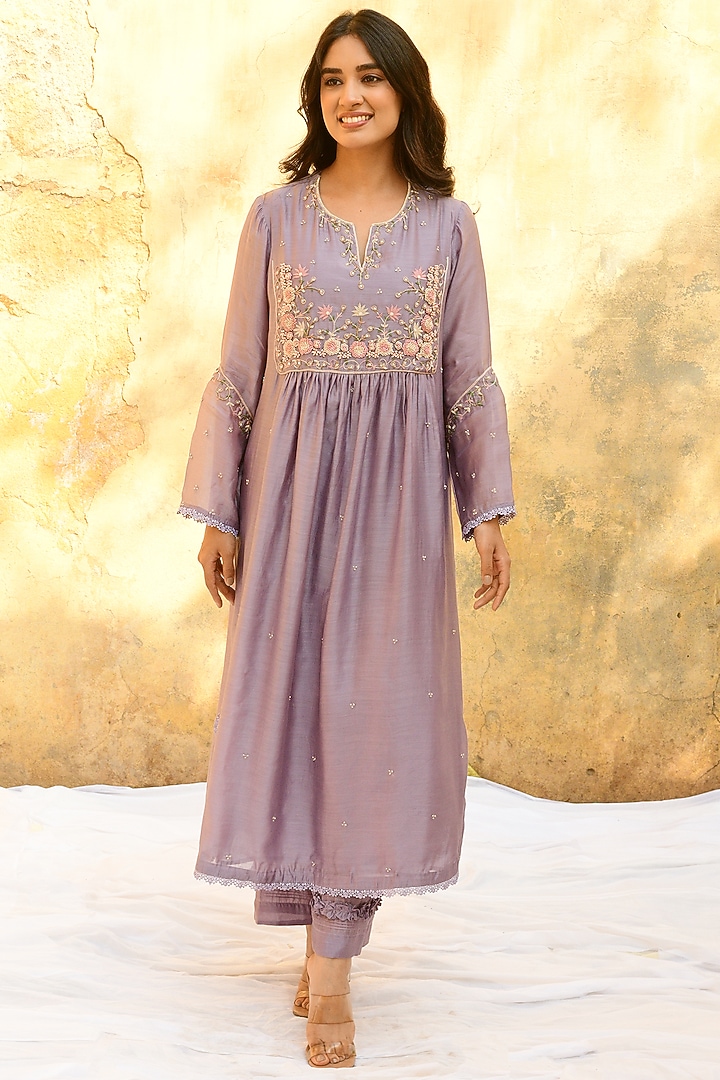 Lilac Pure Handwoven Banarasi & Bemberg Embroidered Kurta Set by Niti Bothra at Pernia's Pop Up Shop
