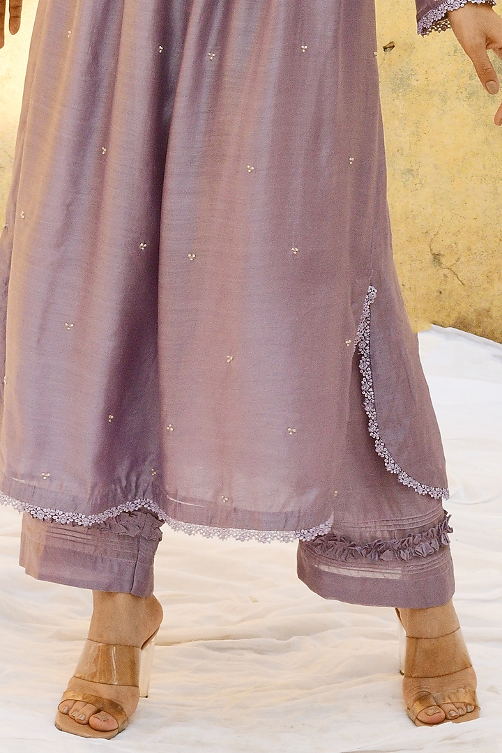 Lilac Pure Handwoven Banarasi & Bemberg Embroidered Kurta Set by Niti Bothra at Pernia's Pop Up Shop