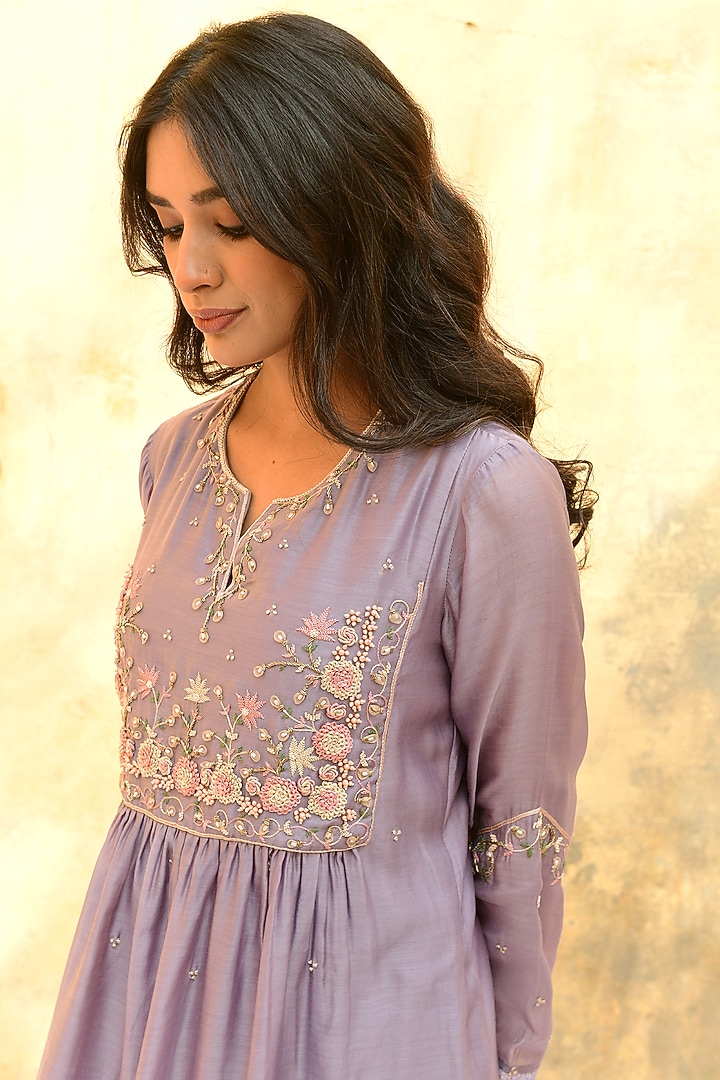 Lilac Pure Handwoven Banarasi & Bemberg Embroidered Kurta Set by Niti Bothra at Pernia's Pop Up Shop