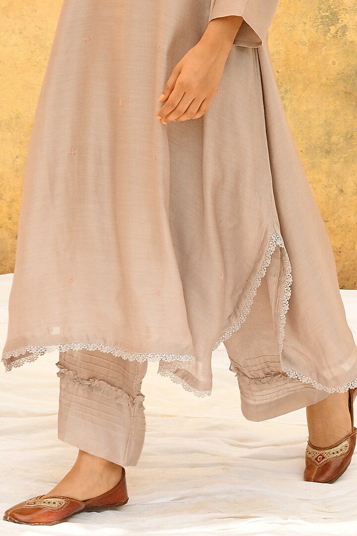Grey Pure Handwoven Banarasi & Bemberg Embroidered Kurta Set by Niti Bothra at Pernia's Pop Up Shop