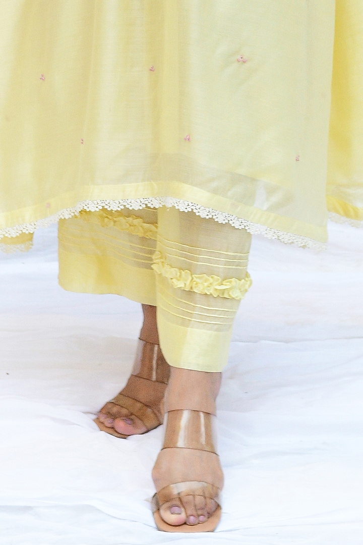 Lemon Yellow Pure Handwoven Banarasi & Bemberg Embroidered Kurta Set by Niti Bothra at Pernia's Pop Up Shop