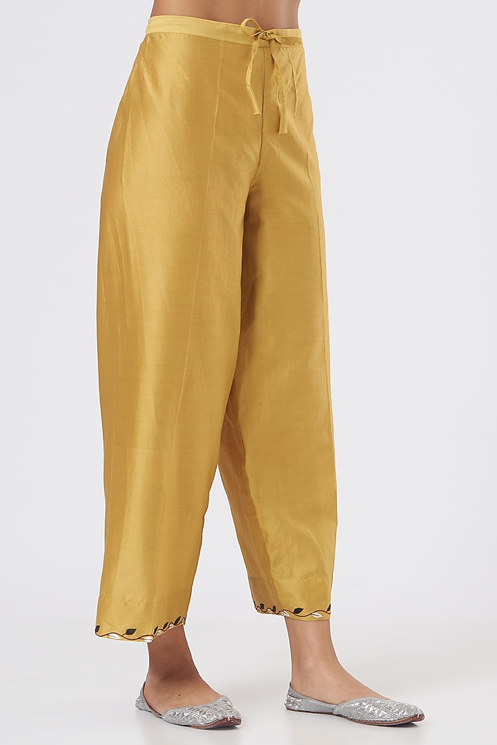 Mustard Embroidered Kurta Set by Niti Bothra at Pernia's Pop Up Shop