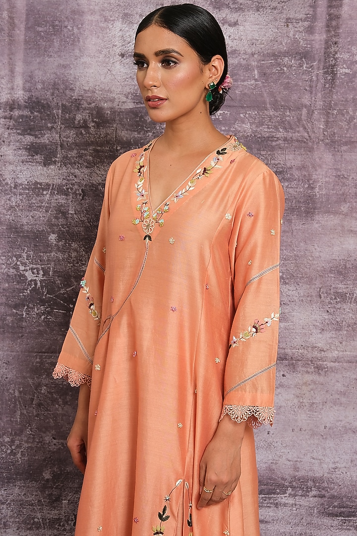 Peach Chanderi Silk Kurta Set by Niti Bothra at Pernia's Pop Up Shop