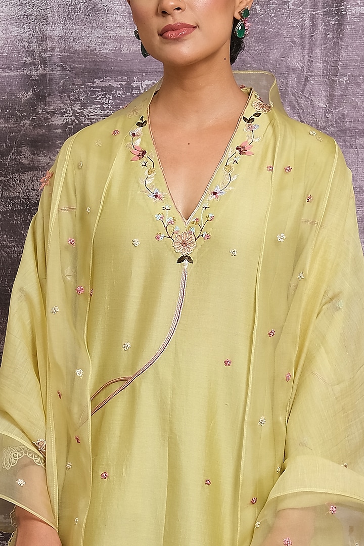 Mint Green Floral Embroidered Kurta Set by Niti Bothra at Pernia's Pop Up Shop