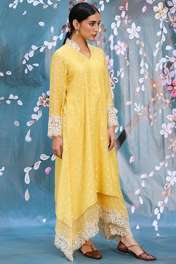 Yellow Resham Embroidered Kurta Set by Niti Bothra at Pernia's Pop Up Shop