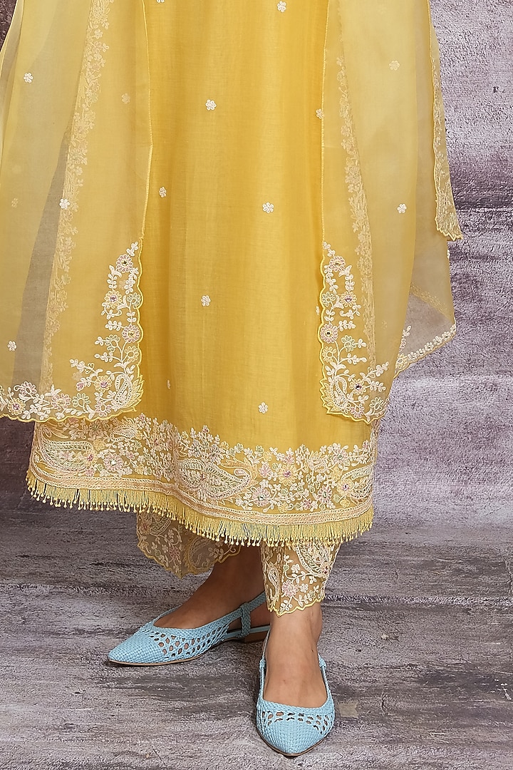 Yellow Chanderi Embroidered Kurta Set by Niti Bothra at Pernia's Pop Up Shop