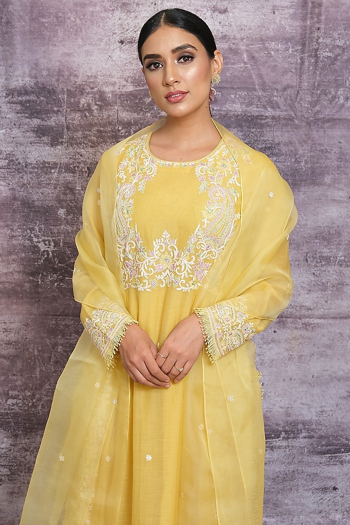 Yellow Chanderi Embroidered Kurta Set by Niti Bothra at Pernia's Pop Up Shop