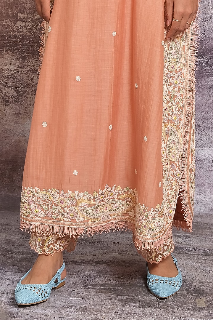 Peach Resham Embroidered Kurta Set by Niti Bothra at Pernia's Pop Up Shop