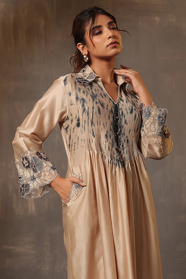 Ivory Chanderi Silk Applique & Cutwork Embroidered Shibori Kurta Set by Niti Bothra at Pernia's Pop Up Shop