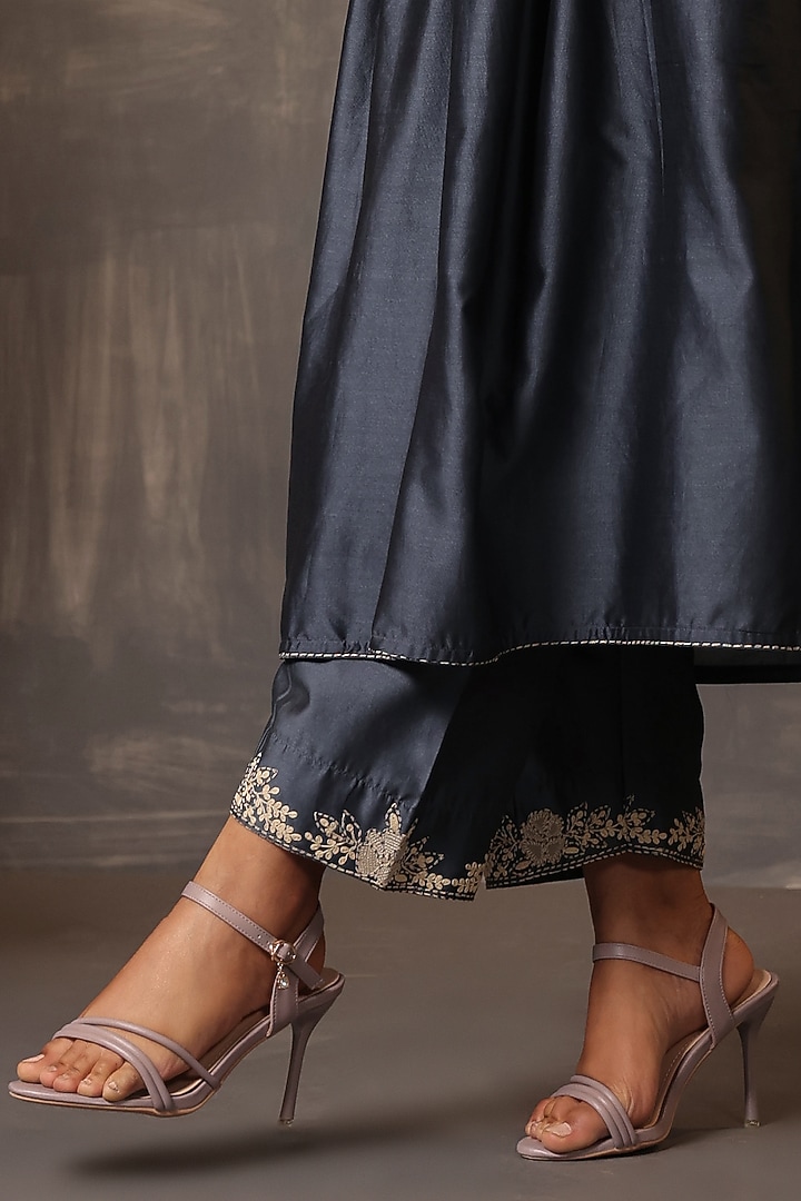 Blue Chanderi Silk Applique & Cutwork Embroidered Shibori Kurta Set by Niti Bothra at Pernia's Pop Up Shop