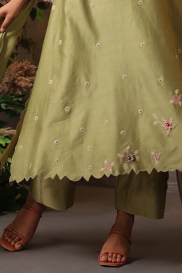 Green Chanderi Silk Applique & Cutwork Embroidered Kurta Set by Niti Bothra at Pernia's Pop Up Shop