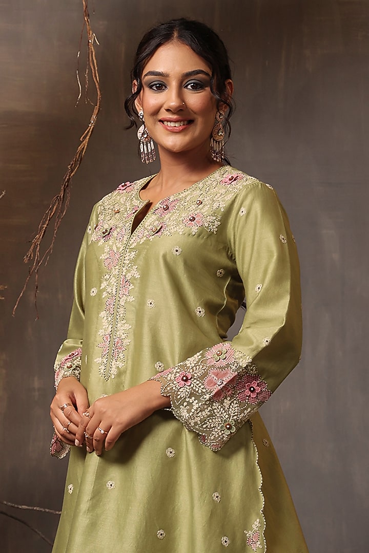 Green Chanderi Silk Applique & Cutwork Embroidered Kurta Set by Niti Bothra at Pernia's Pop Up Shop