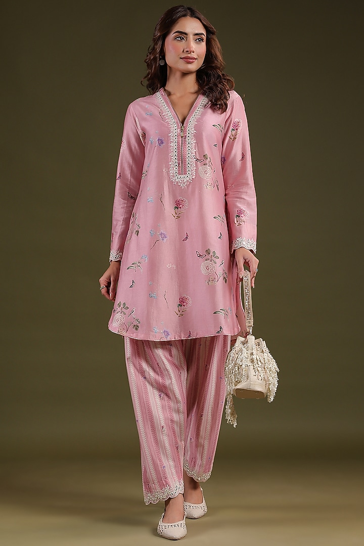 Light Pink Silk Chanderi Printed & Mirror Embroidered Short Kurta Set by Niti Bothra at Pernia's Pop Up Shop