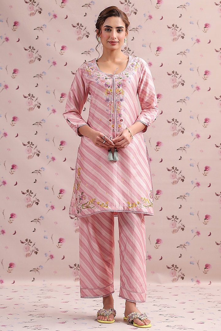 Pink Silk Chanderi Stripe Printed & Thread Embroidered Short Kurta Set by Niti Bothra at Pernia's Pop Up Shop