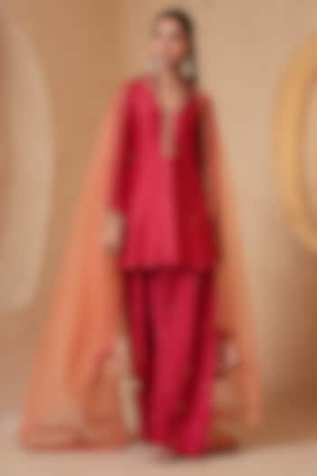 Red Silk Chanderi Zardozi Embroidered Short Kurta Set by Niti Bothra at Pernia's Pop Up Shop