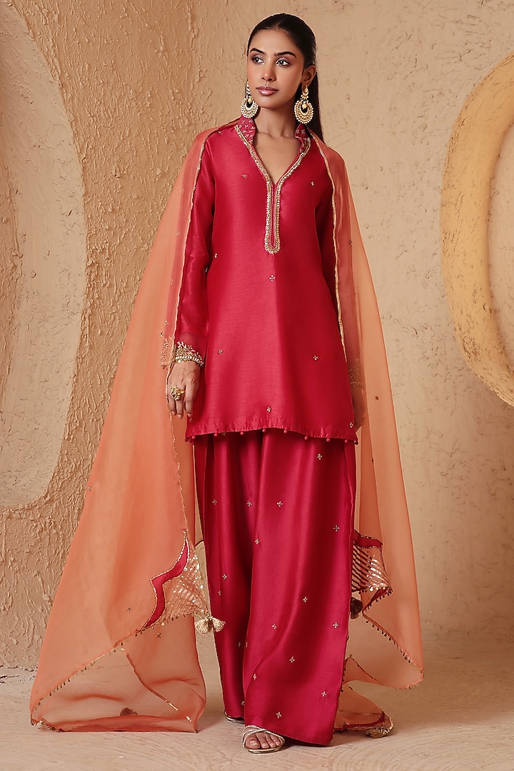 Red Silk Chanderi Zardozi Embroidered Short Kurta Set by Niti Bothra at Pernia's Pop Up Shop
