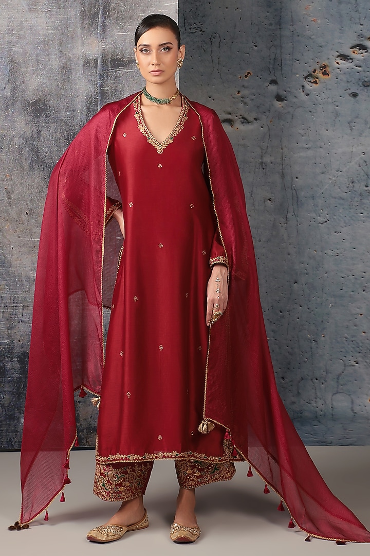 Maroon Silk Chanderi Applique Embroidered Kurta Set by Niti Bothra at Pernia's Pop Up Shop