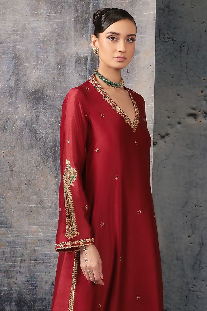 Maroon Silk Chanderi Applique Embroidered Kurta Set by Niti Bothra at Pernia's Pop Up Shop