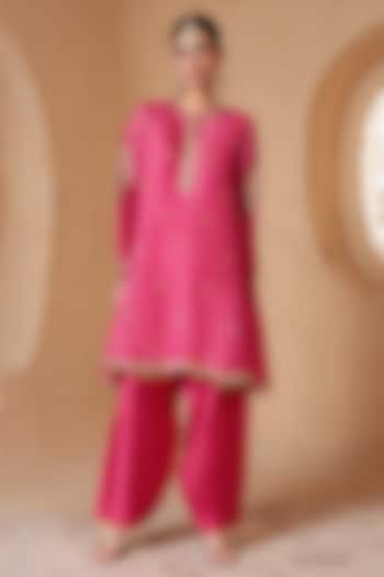 Pink Organza Zardosi Embroidered Short Kurta Set by Niti Bothra at Pernia's Pop Up Shop