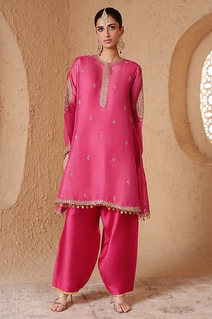 Pink Organza Zardosi Embroidered Short Kurta Set by Niti Bothra at Pernia's Pop Up Shop