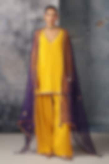 Yellow Silk Chanderi Zardozi Embroidered Short Kurta Set by Niti Bothra at Pernia's Pop Up Shop