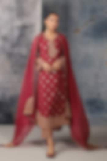 Maroon Silk Chanderi Embroidered Farshi Kurta Set by Niti Bothra at Pernia's Pop Up Shop
