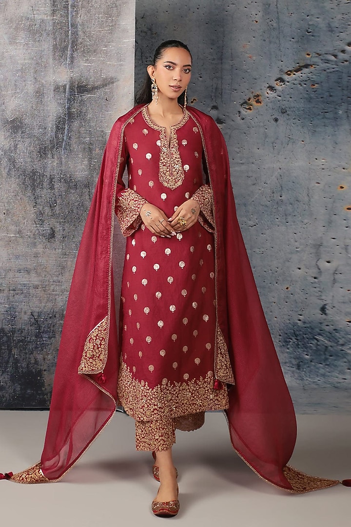 Maroon Silk Chanderi Embroidered Farshi Kurta Set by Niti Bothra at Pernia's Pop Up Shop