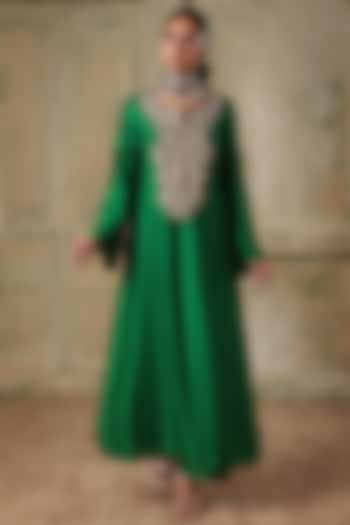 Green Chiniya Silk Zardosi Embroidered Kurta Set by Niti Bothra at Pernia's Pop Up Shop
