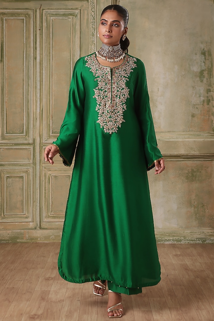 Green Chiniya Silk Zardosi Embroidered Kurta Set by Niti Bothra at Pernia's Pop Up Shop