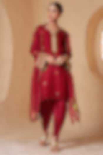 Maroon Organza Zardosi Embroidered Kurta Set by Niti Bothra at Pernia's Pop Up Shop