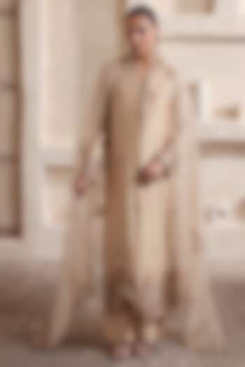 Ivory Silk Chanderi Resham Embroidered Kurta Set by Niti Bothra at Pernia's Pop Up Shop
