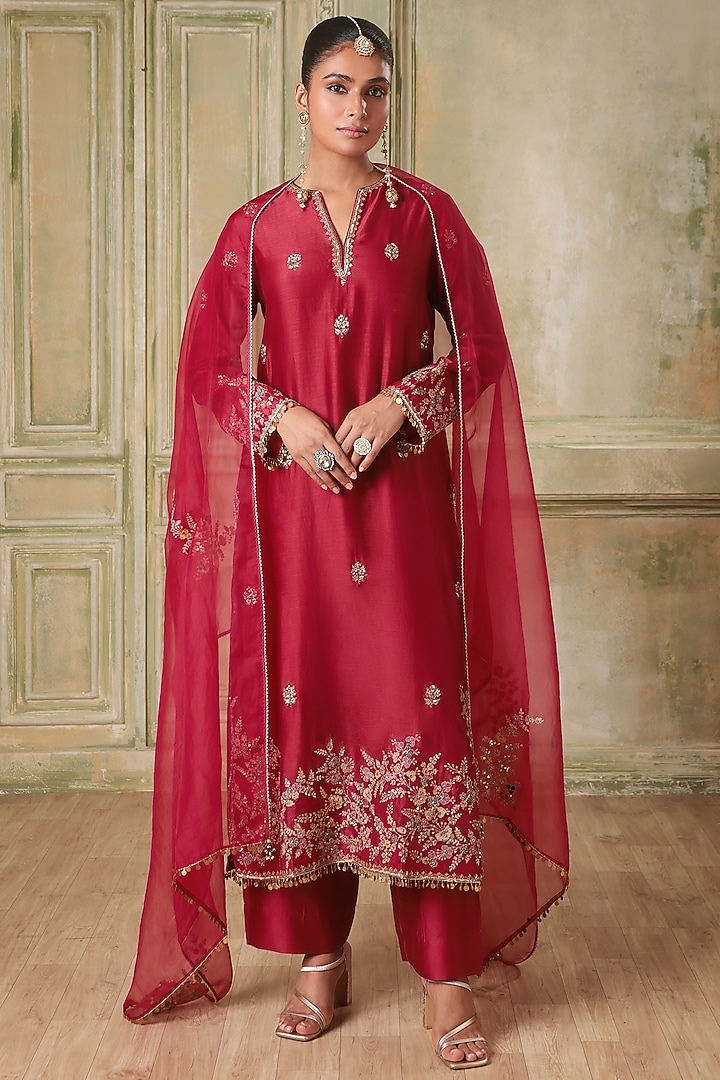 Maroon Silk Chanderi Resham Embroidered Kurta Set by Niti Bothra at Pernia's Pop Up Shop