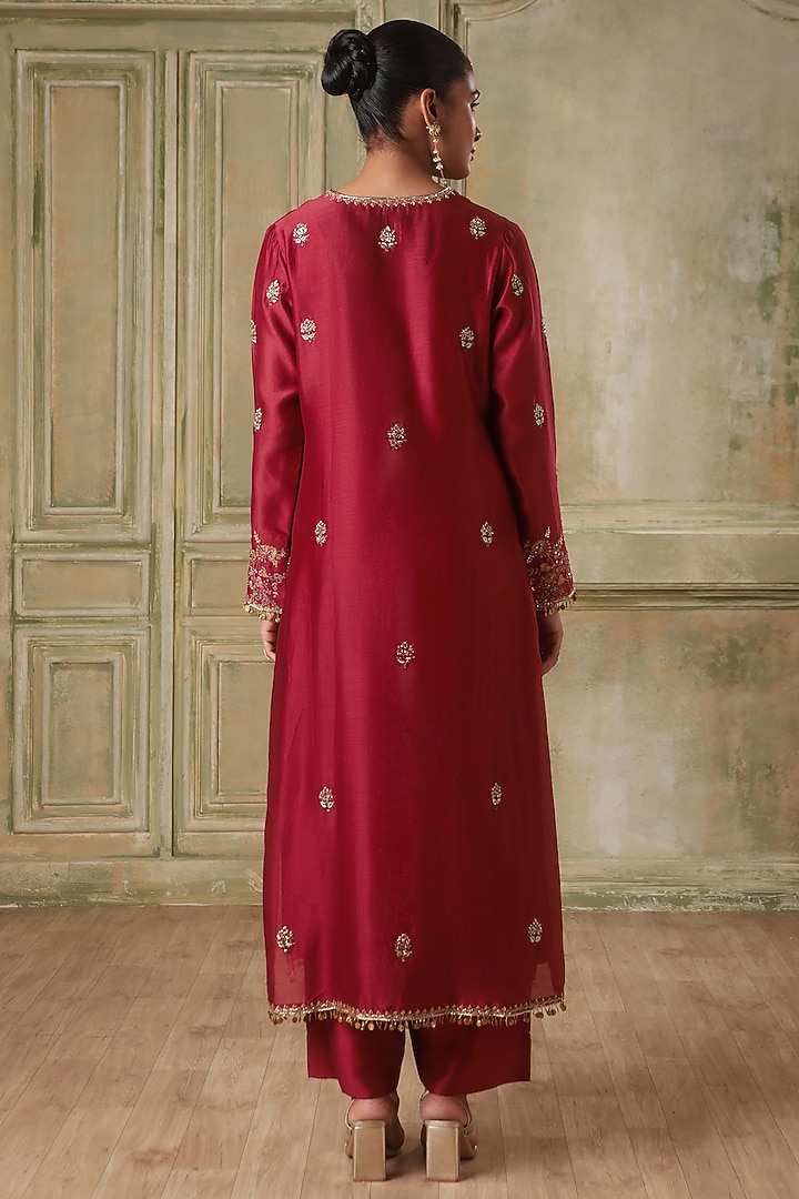 Maroon Silk Chanderi Resham Embroidered Kurta Set by Niti Bothra at Pernia's Pop Up Shop