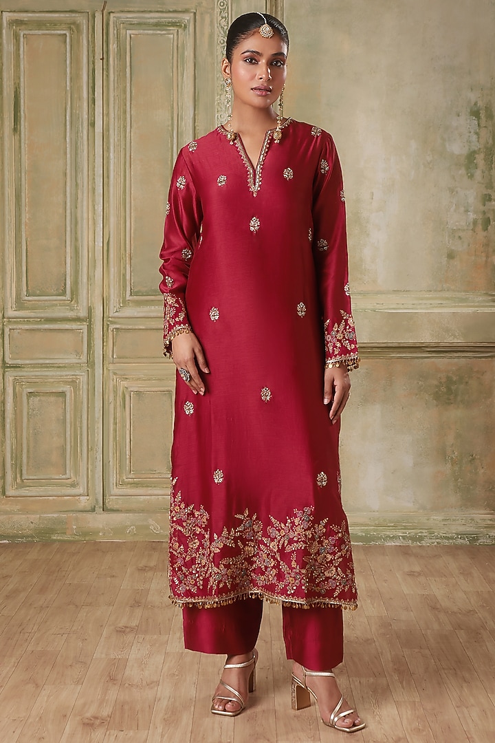 Maroon Silk Chanderi Resham Embroidered Kurta Set by Niti Bothra at Pernia's Pop Up Shop