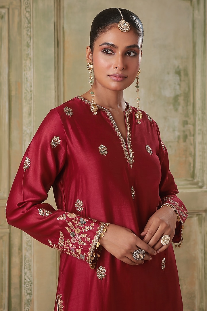 Maroon Silk Chanderi Resham Embroidered Kurta Set by Niti Bothra at Pernia's Pop Up Shop