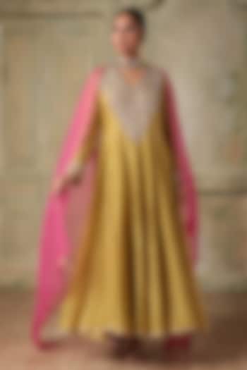 Light Green Silk Chanderi Resham Embroidered Kurta Set by Niti Bothra at Pernia's Pop Up Shop