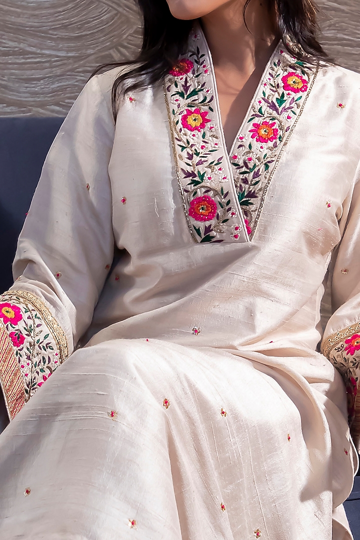 Ivory Zardosi Embroidered Kurta Set by Niti Bothra at Pernia's Pop Up Shop