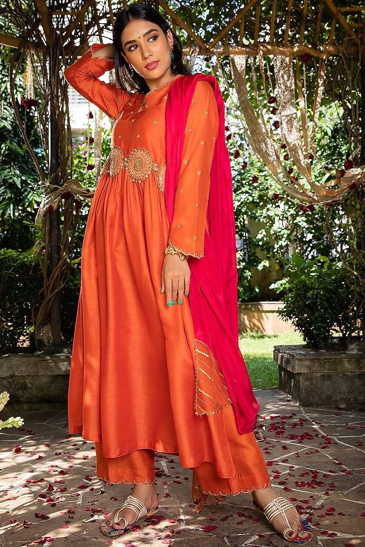 Orange & Pink Embroidered Kurta Set by Niti Bothra at Pernia's Pop Up Shop