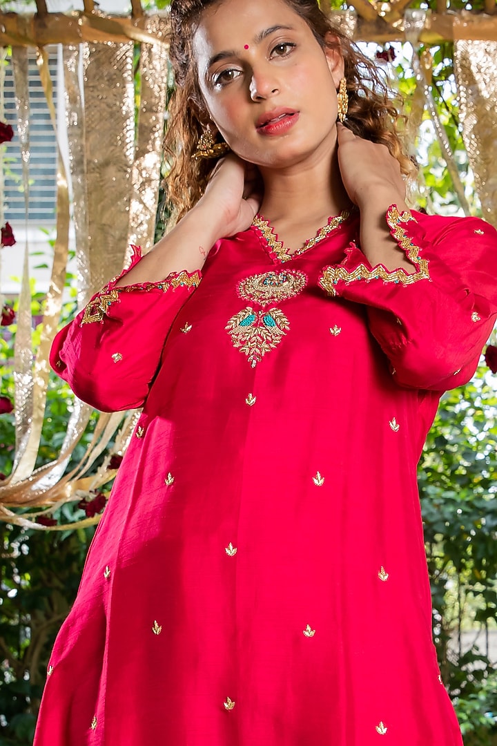 Rani Pink Embroidered Motif Kurta Set by Niti Bothra at Pernia's Pop Up Shop