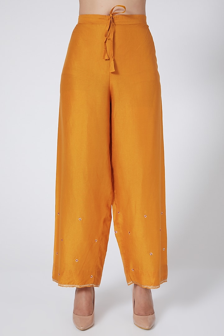 Yellow Embroidered Kurta Set by Niti Bothra at Pernia's Pop Up Shop