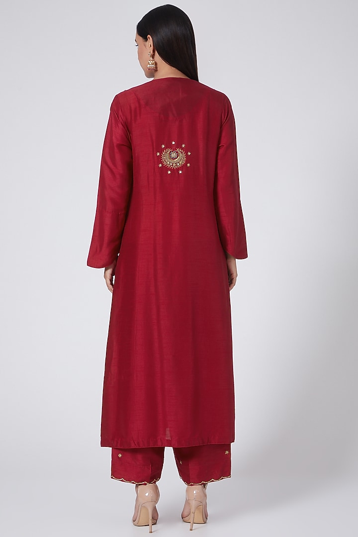 Red Embroidered Chanderi Silk Kurta Set by Niti Bothra at Pernia's Pop Up Shop