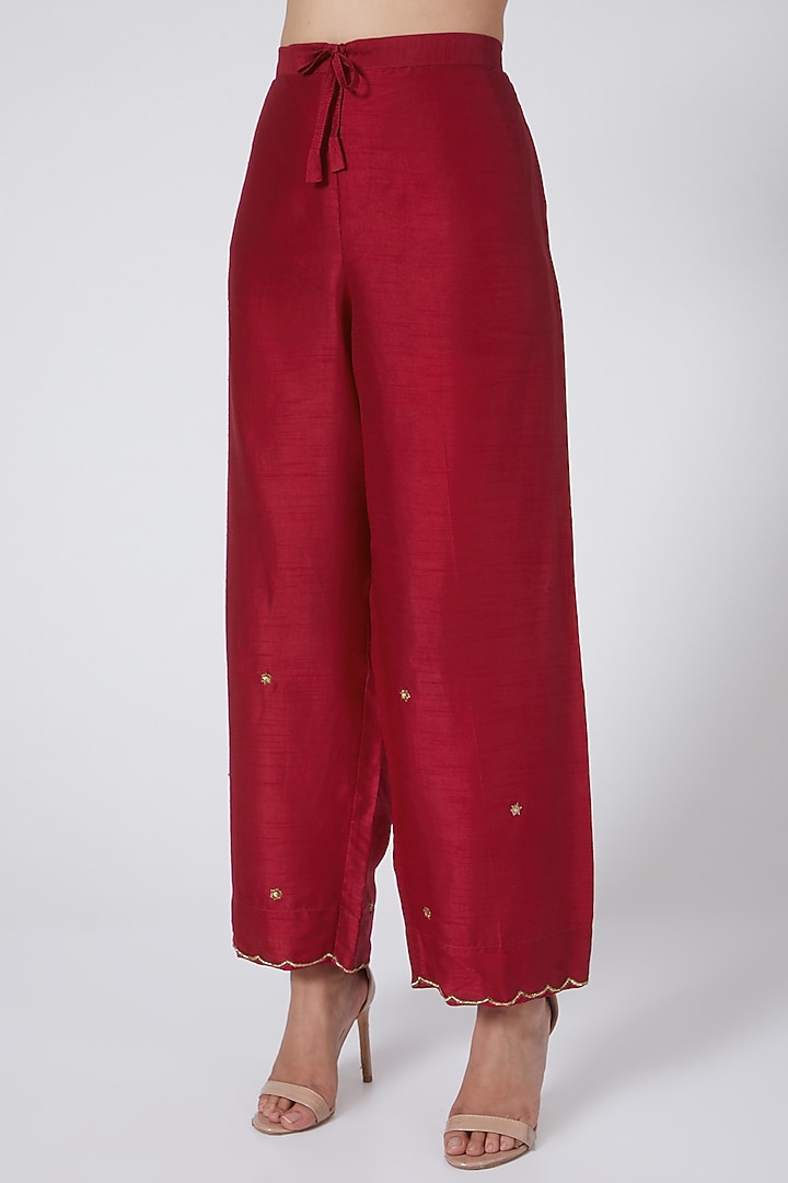 Red Embroidered Chanderi Silk Kurta Set by Niti Bothra at Pernia's Pop Up Shop